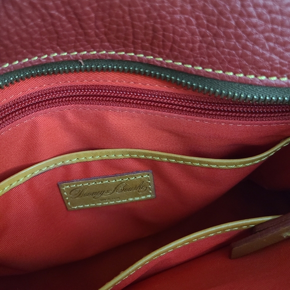 Dooney and Bourke Red bag. - Picture 5 of 8